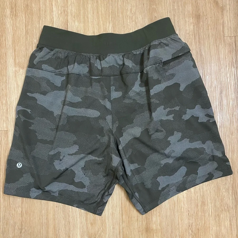 lululemon athletica Men's Camouflage Athletic Shorts - Dark Green/Gray